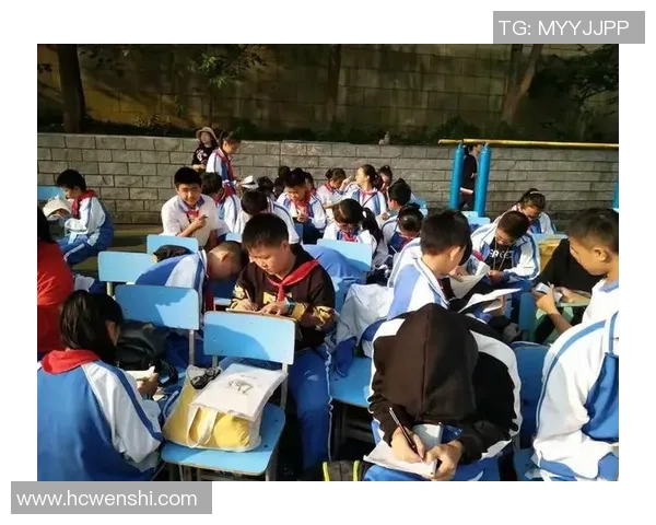 足球父子的传承与梦想父子携手共创辉煌的绿茵传奇